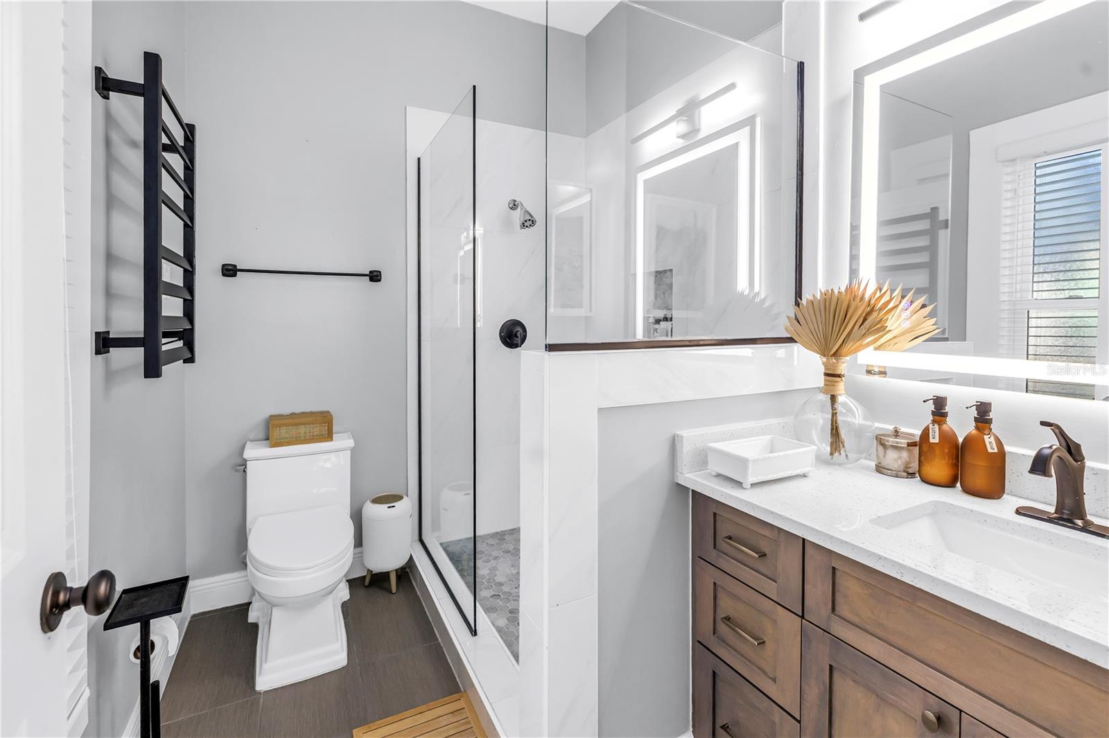 Image 19 of 49 For 256 9th Avenue Ne