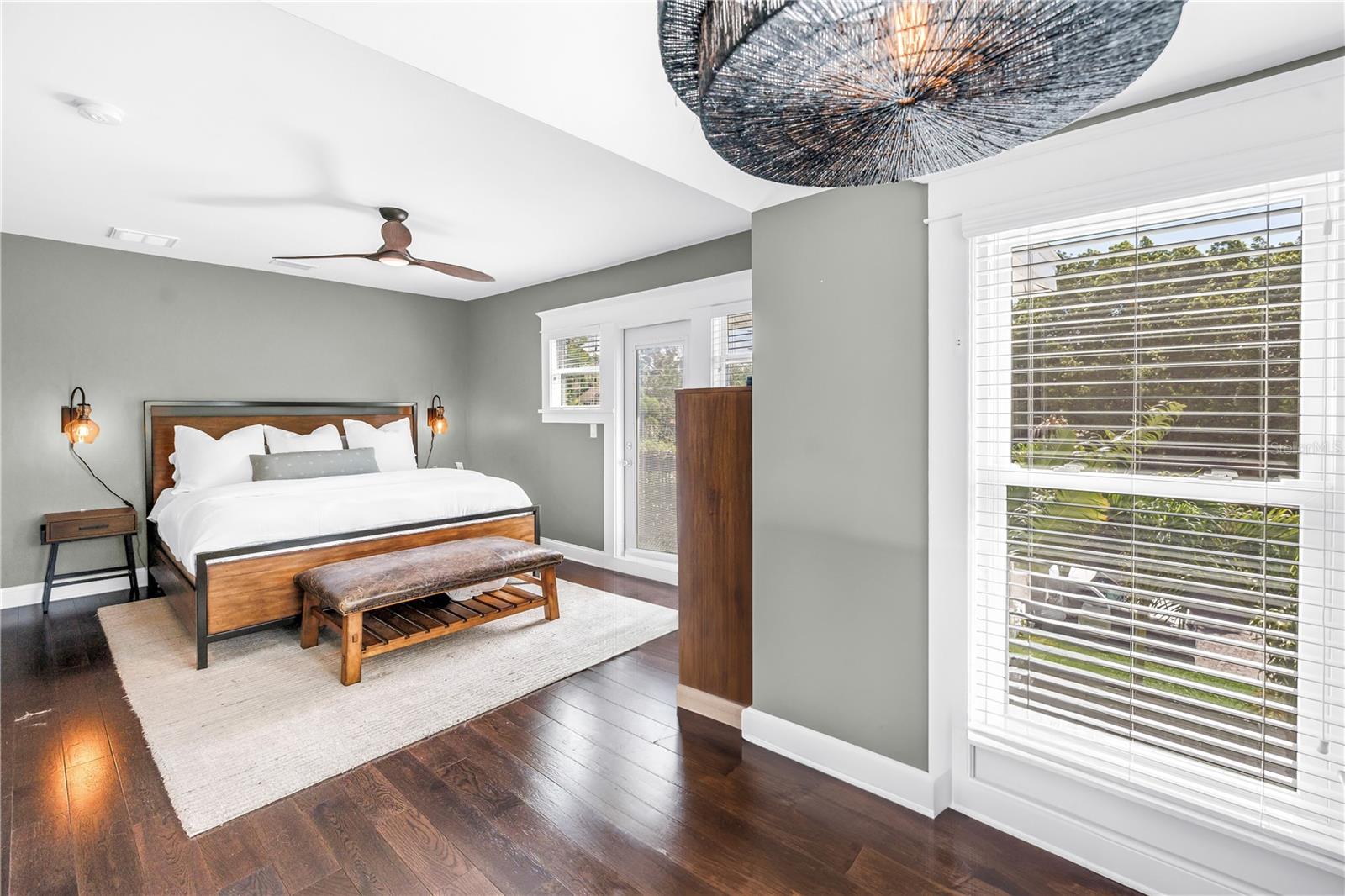 Image 26 of 49 For 256 9th Avenue Ne