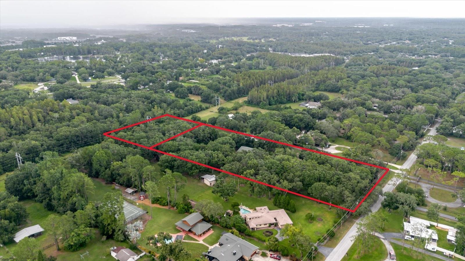 Listing photo id 0 for 5455 Lake Le Clare Road