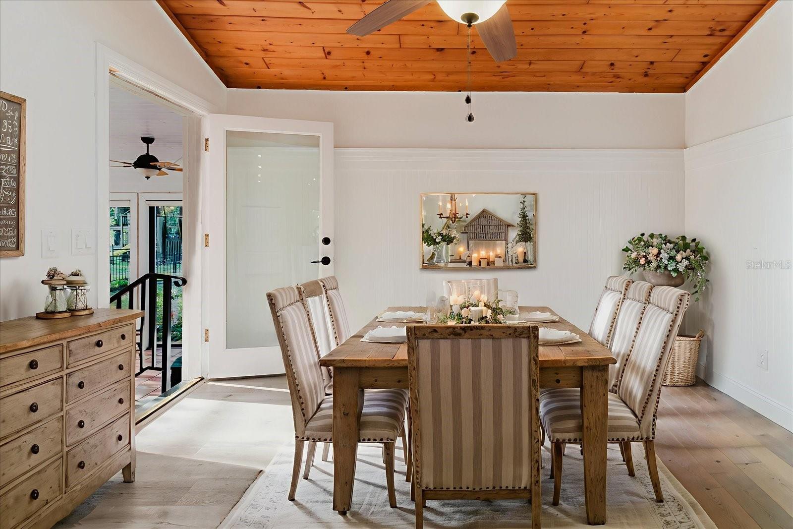 Listing photo id 24 for 5455 Lake Le Clare Road