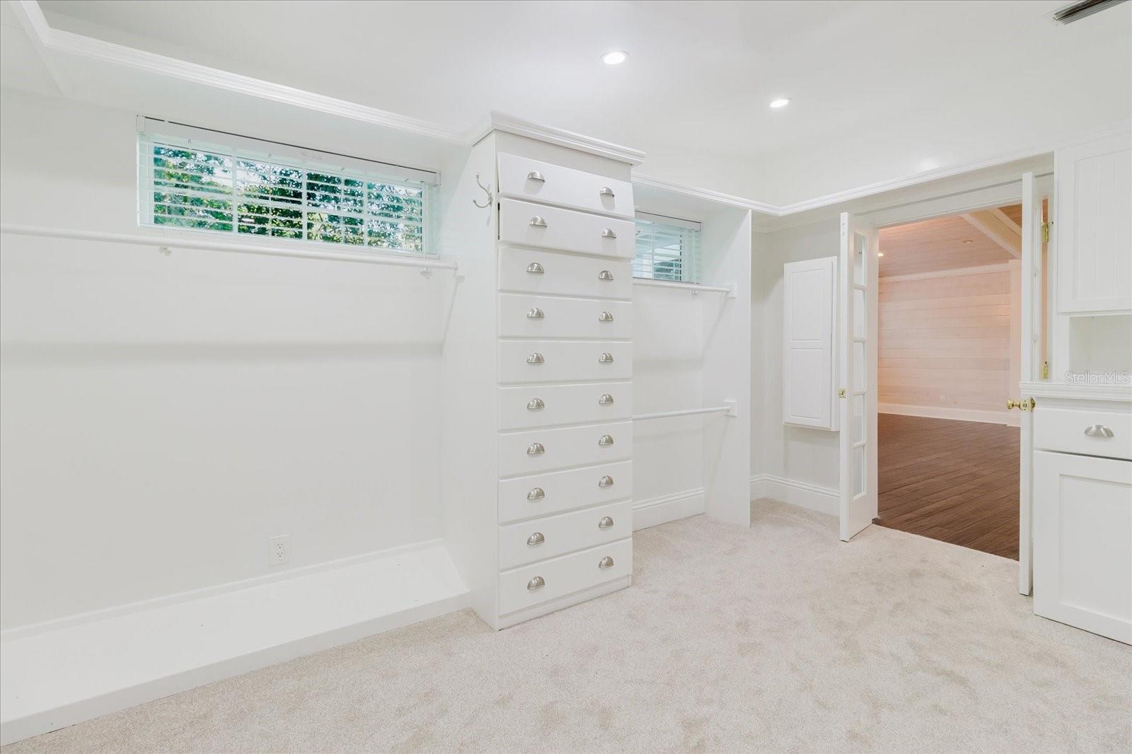 Listing photo id 30 for 5455 Lake Le Clare Road