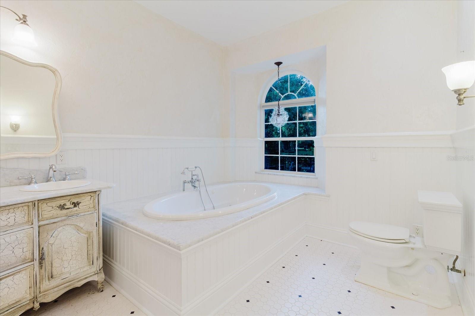 Listing photo id 31 for 5455 Lake Le Clare Road