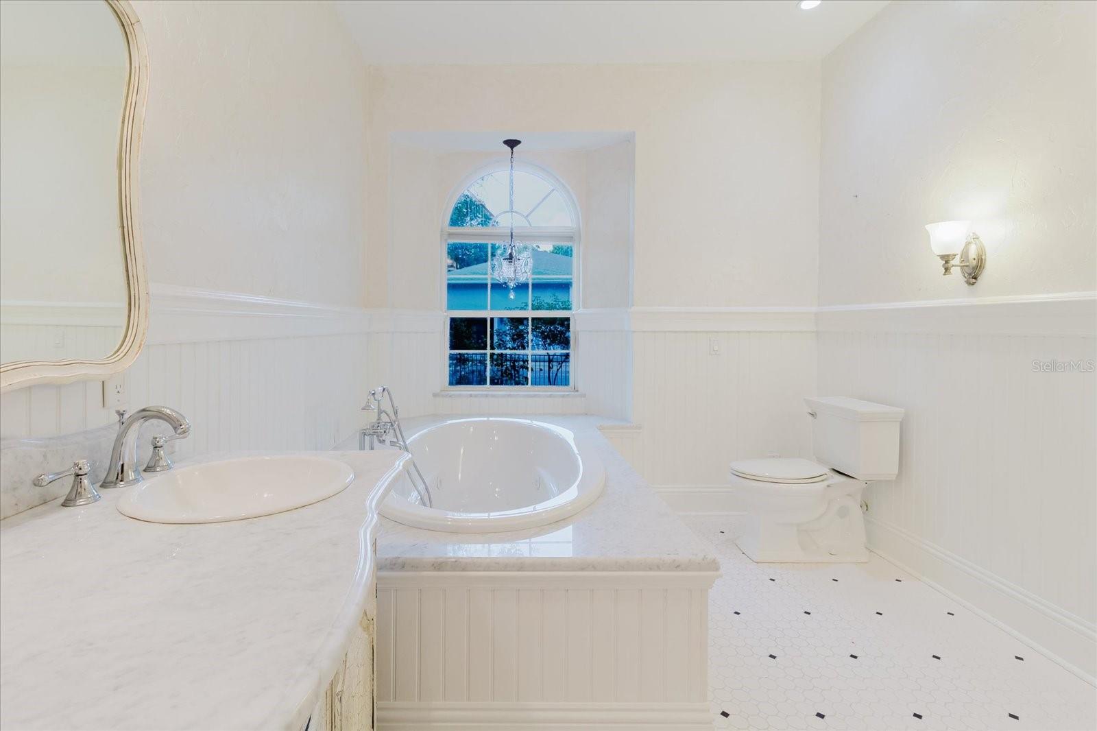 Listing photo id 33 for 5455 Lake Le Clare Road