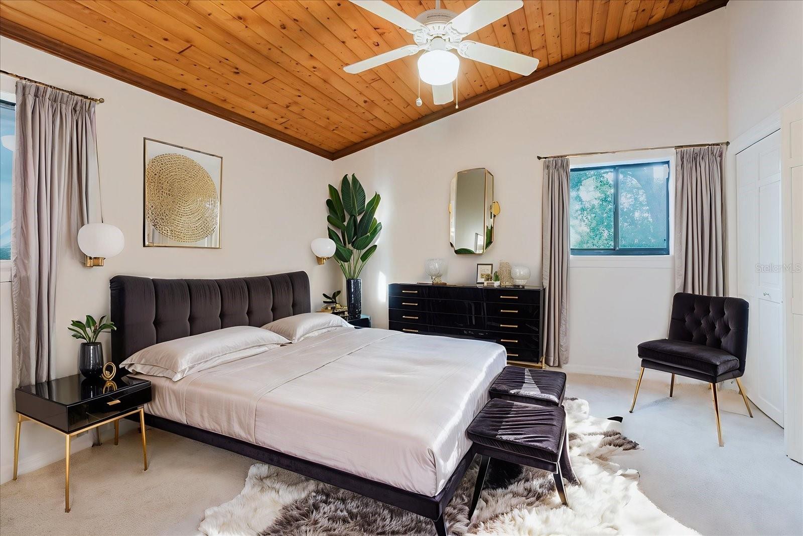 Listing photo id 35 for 5455 Lake Le Clare Road