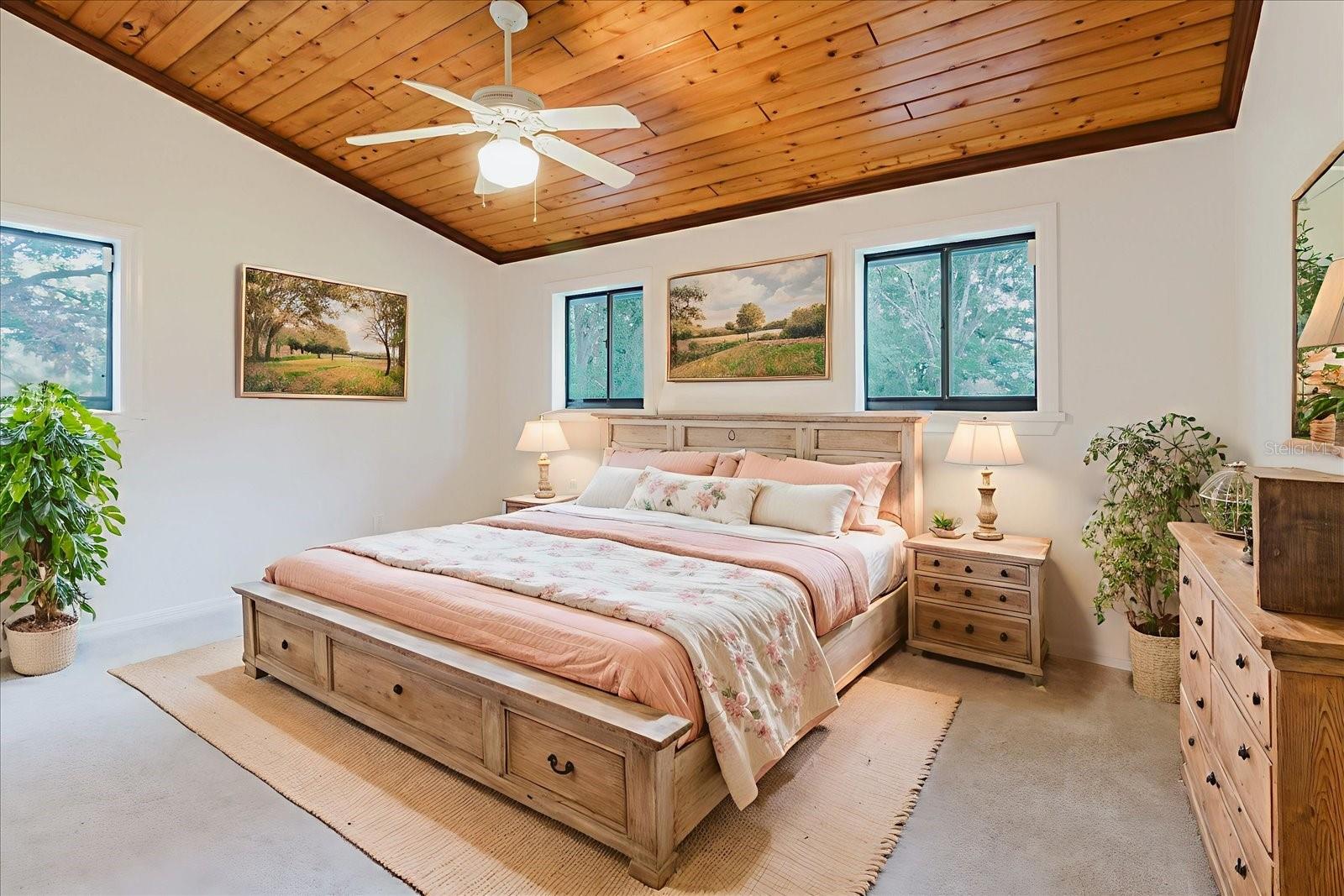 Listing photo id 43 for 5455 Lake Le Clare Road