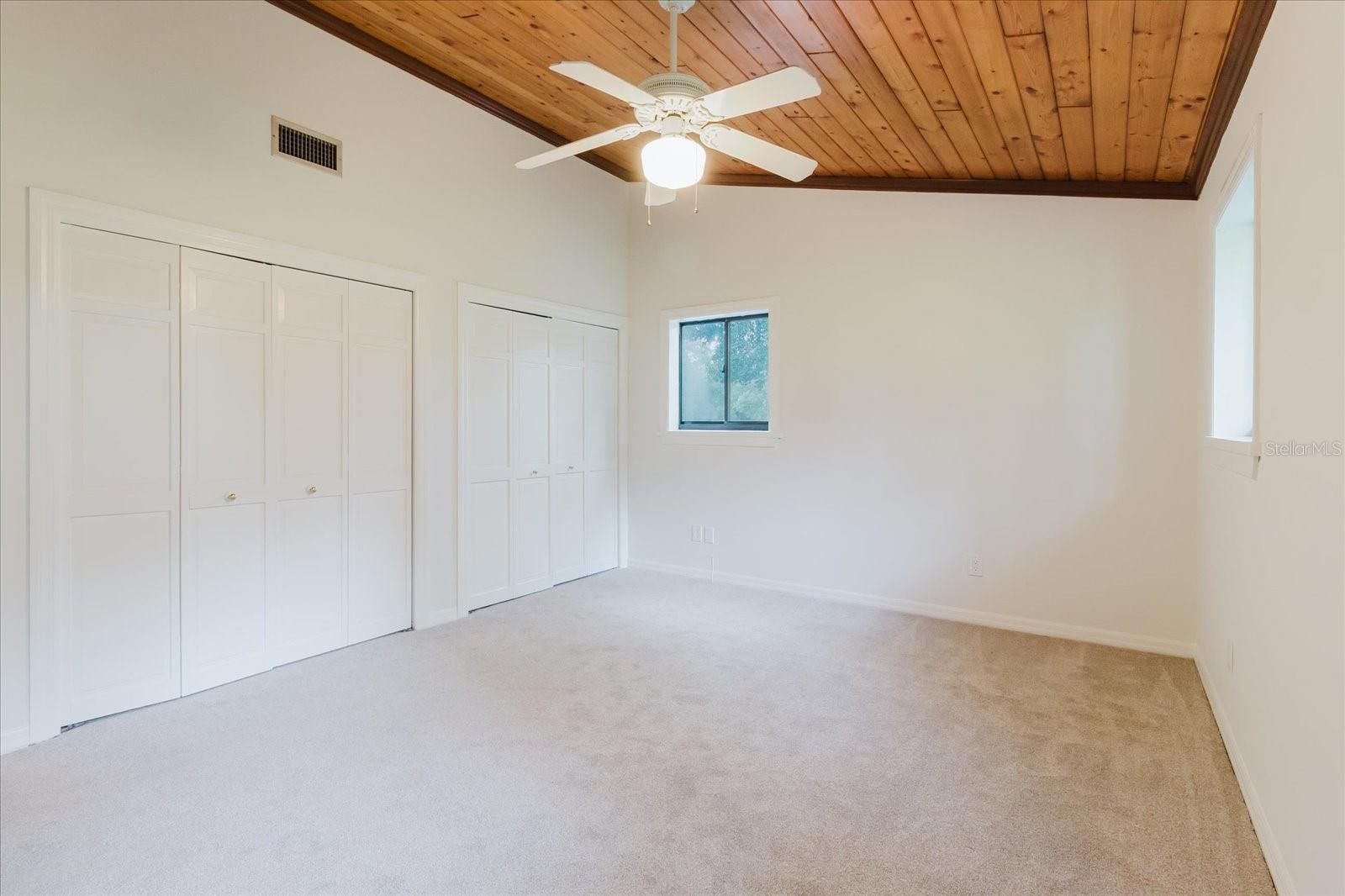 Listing photo id 46 for 5455 Lake Le Clare Road