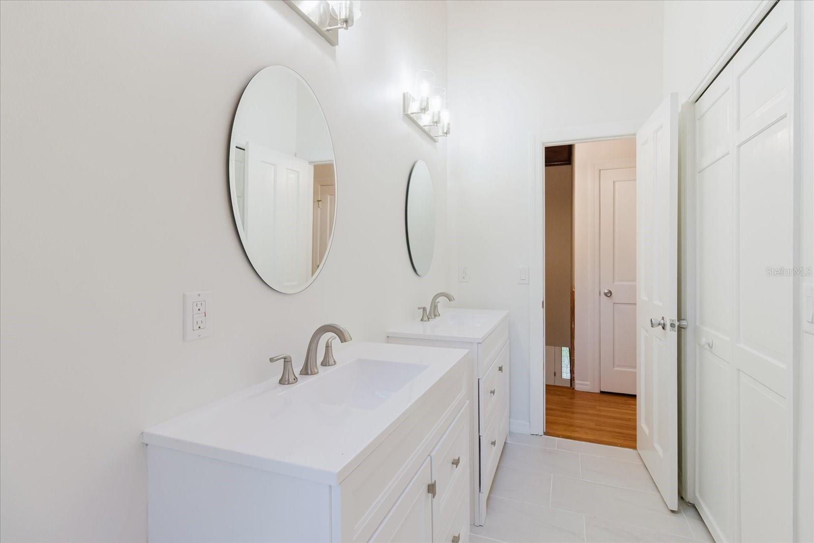 Listing photo id 48 for 5455 Lake Le Clare Road