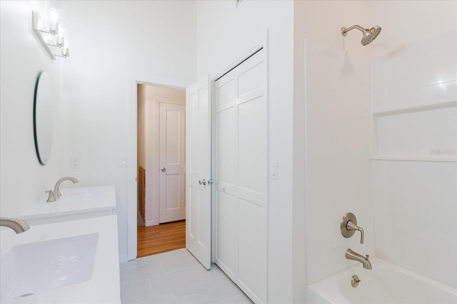 Listing photo id 49 for 5455 Lake Le Clare Road