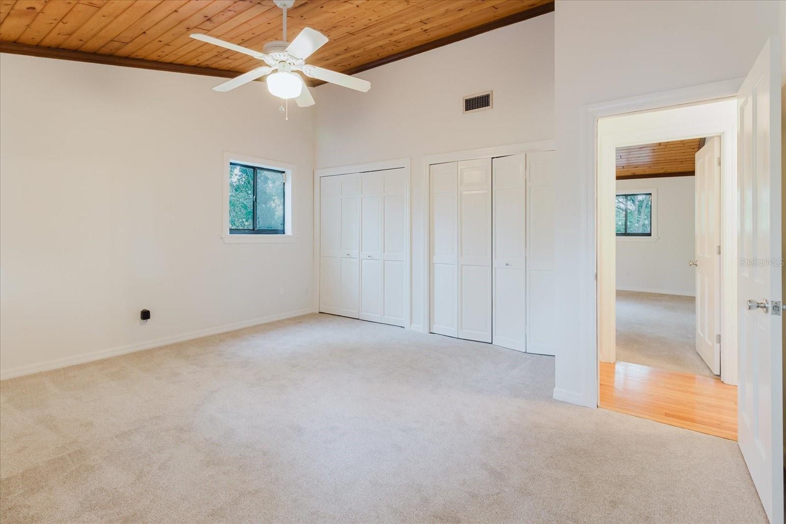 Listing photo id 51 for 5455 Lake Le Clare Road
