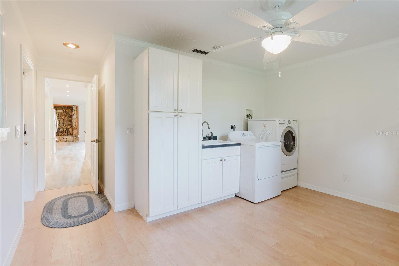 Listing photo id 53 for 5455 Lake Le Clare Road