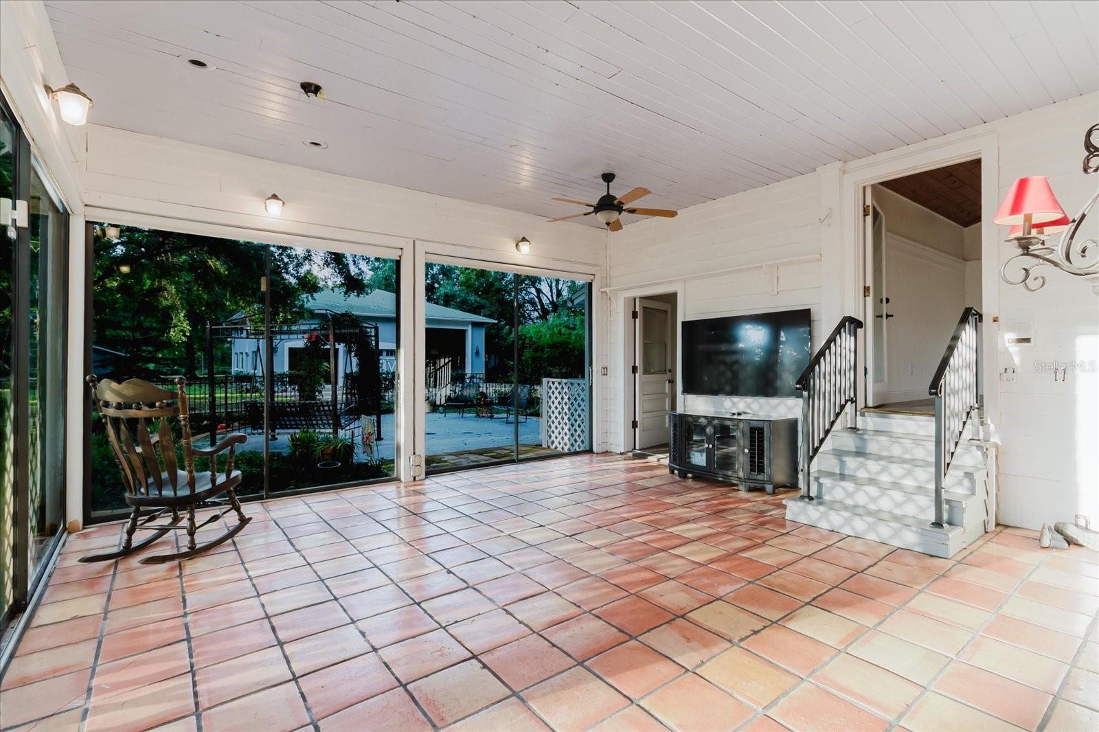 Listing photo id 54 for 5455 Lake Le Clare Road