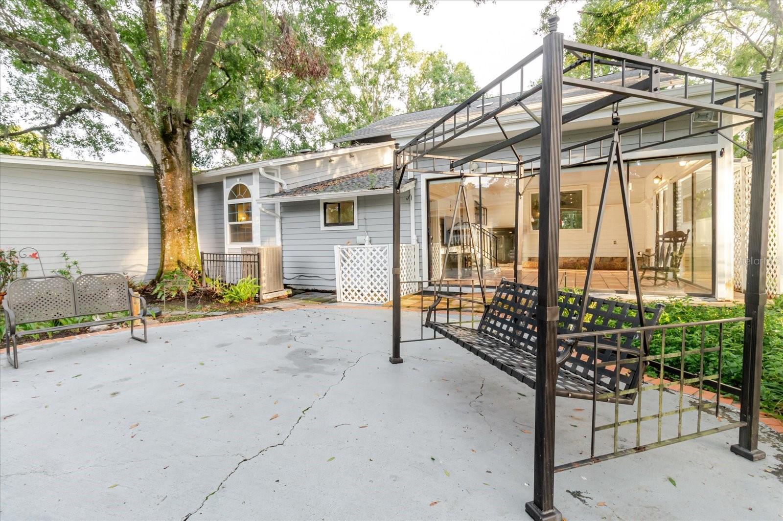 Listing photo id 56 for 5455 Lake Le Clare Road