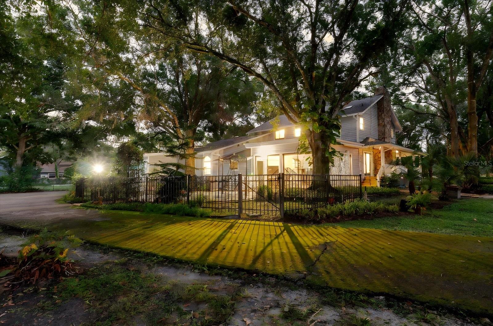Listing photo id 57 for 5455 Lake Le Clare Road