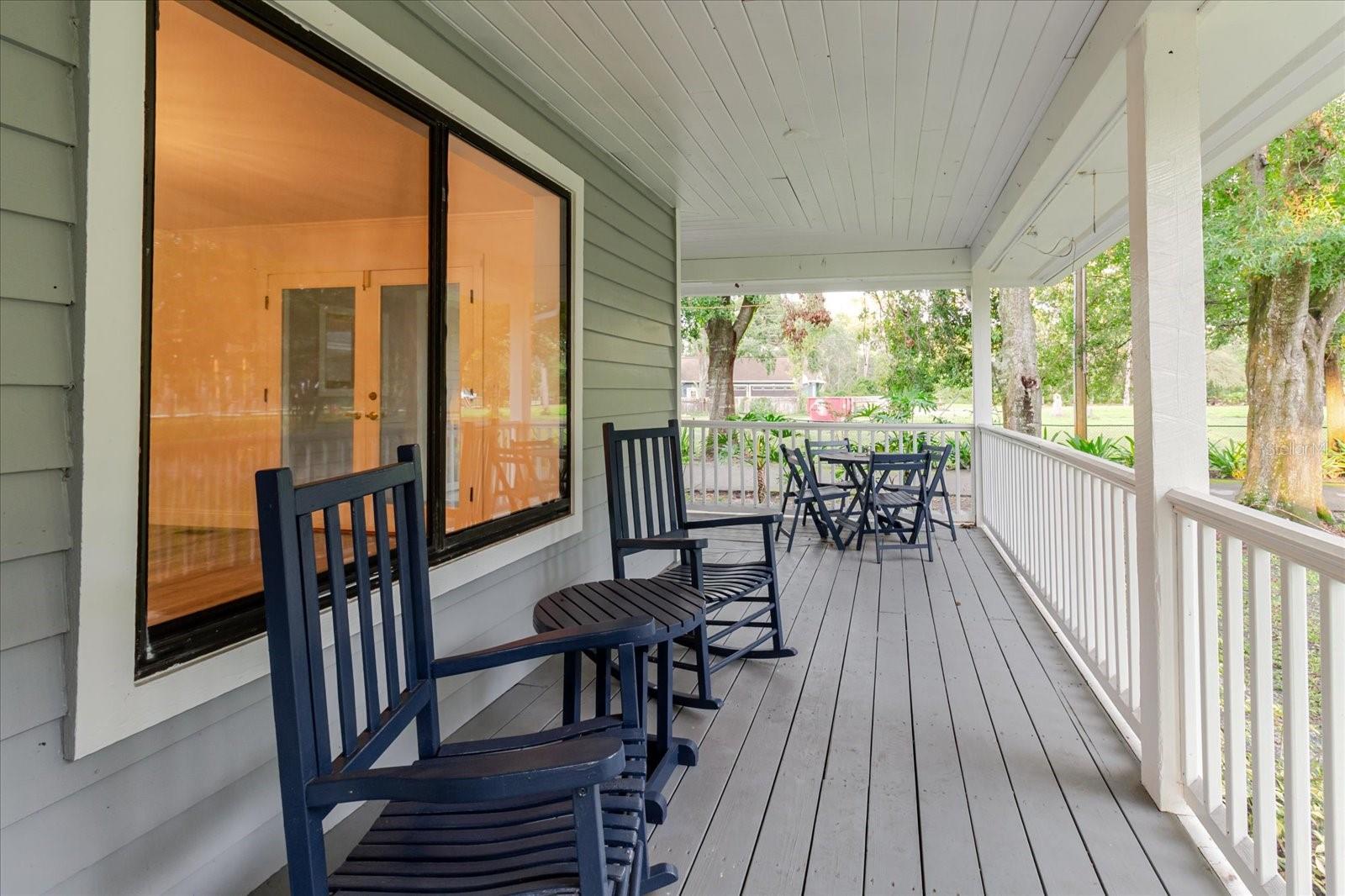Listing photo id 4 for 5455 Lake Le Clare Road