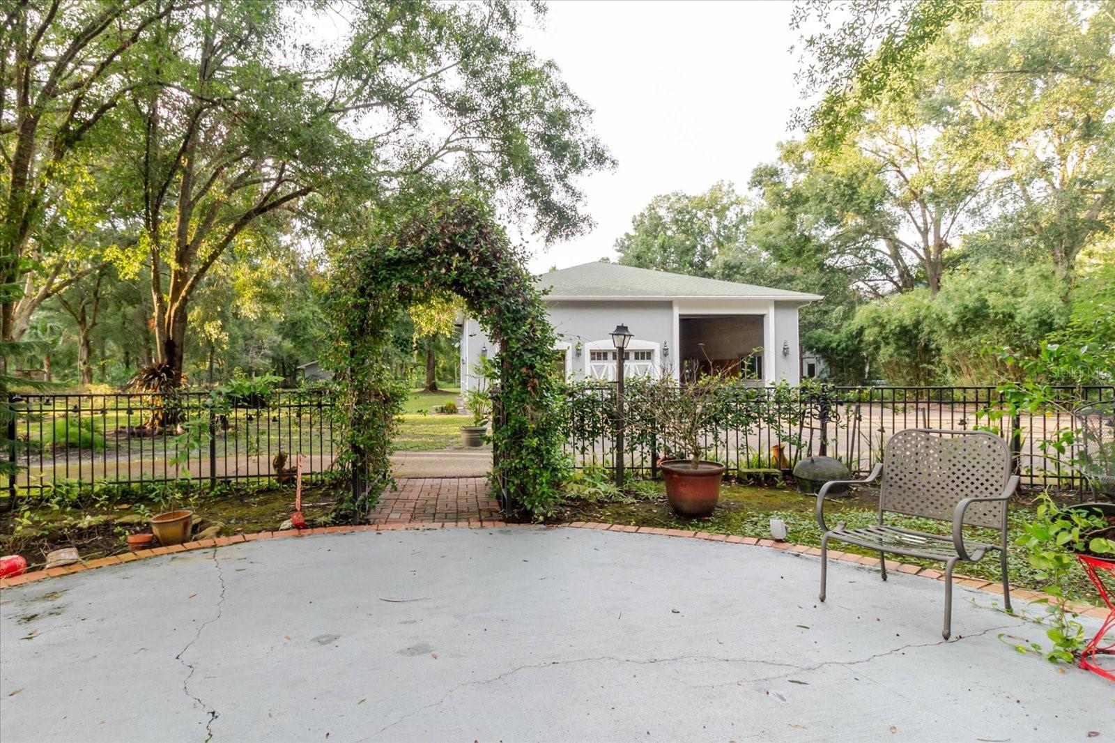 Listing photo id 63 for 5455 Lake Le Clare Road