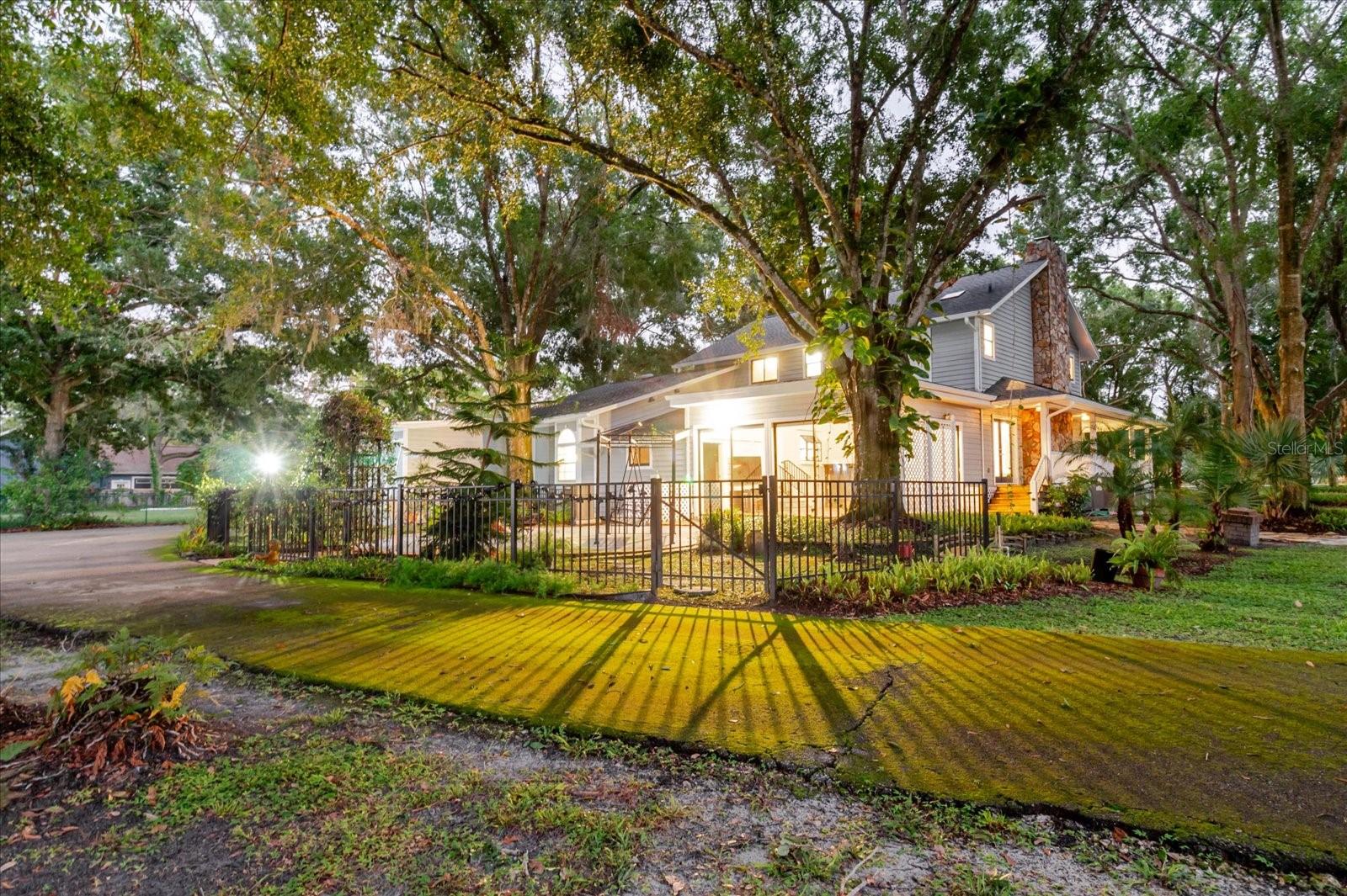 Listing photo id 66 for 5455 Lake Le Clare Road