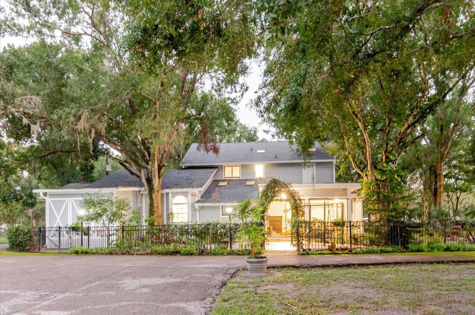 Listing photo id 67 for 5455 Lake Le Clare Road