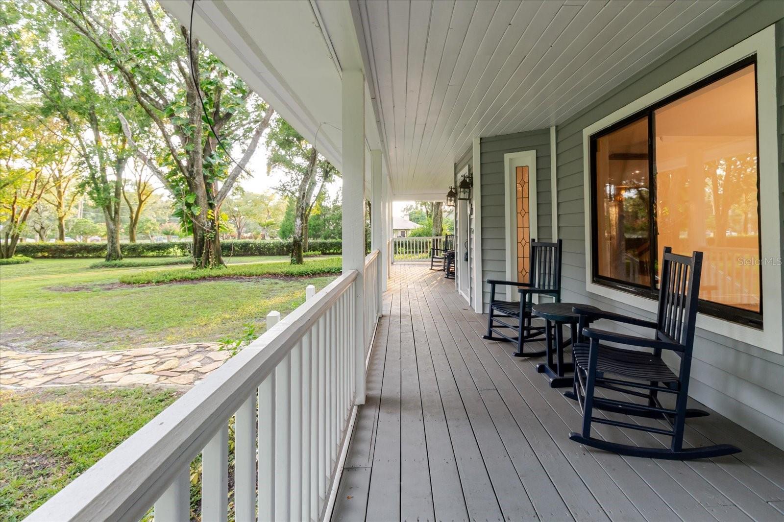 Listing photo id 5 for 5455 Lake Le Clare Road