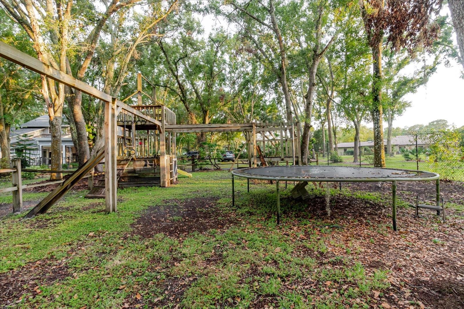 Listing photo id 70 for 5455 Lake Le Clare Road