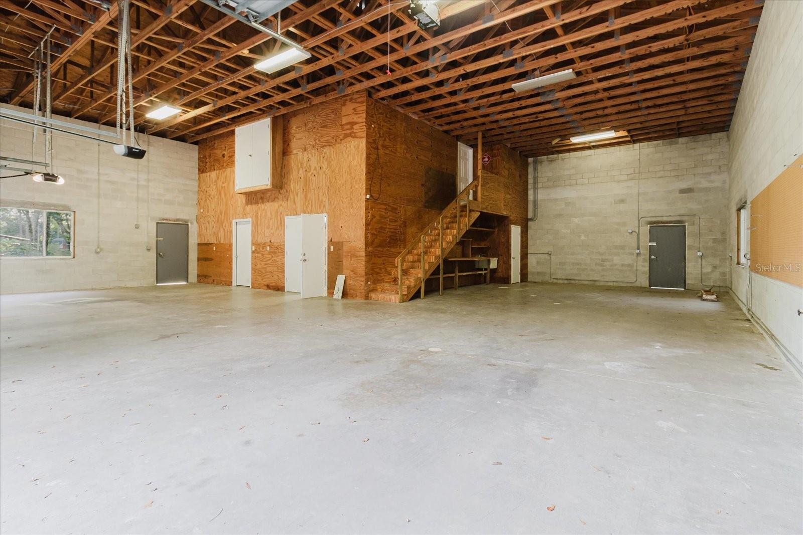 Listing photo id 72 for 5455 Lake Le Clare Road
