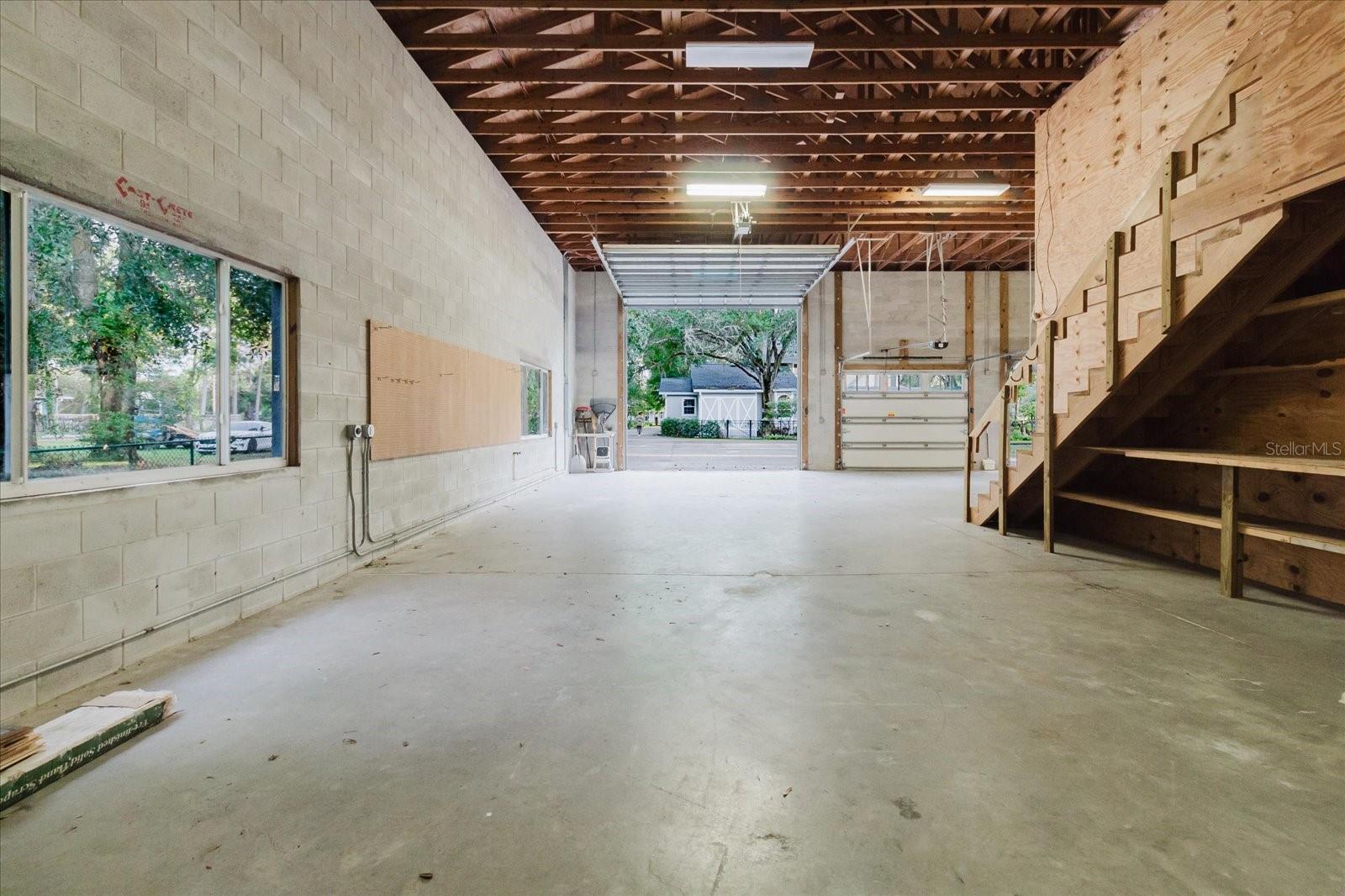 Listing photo id 76 for 5455 Lake Le Clare Road