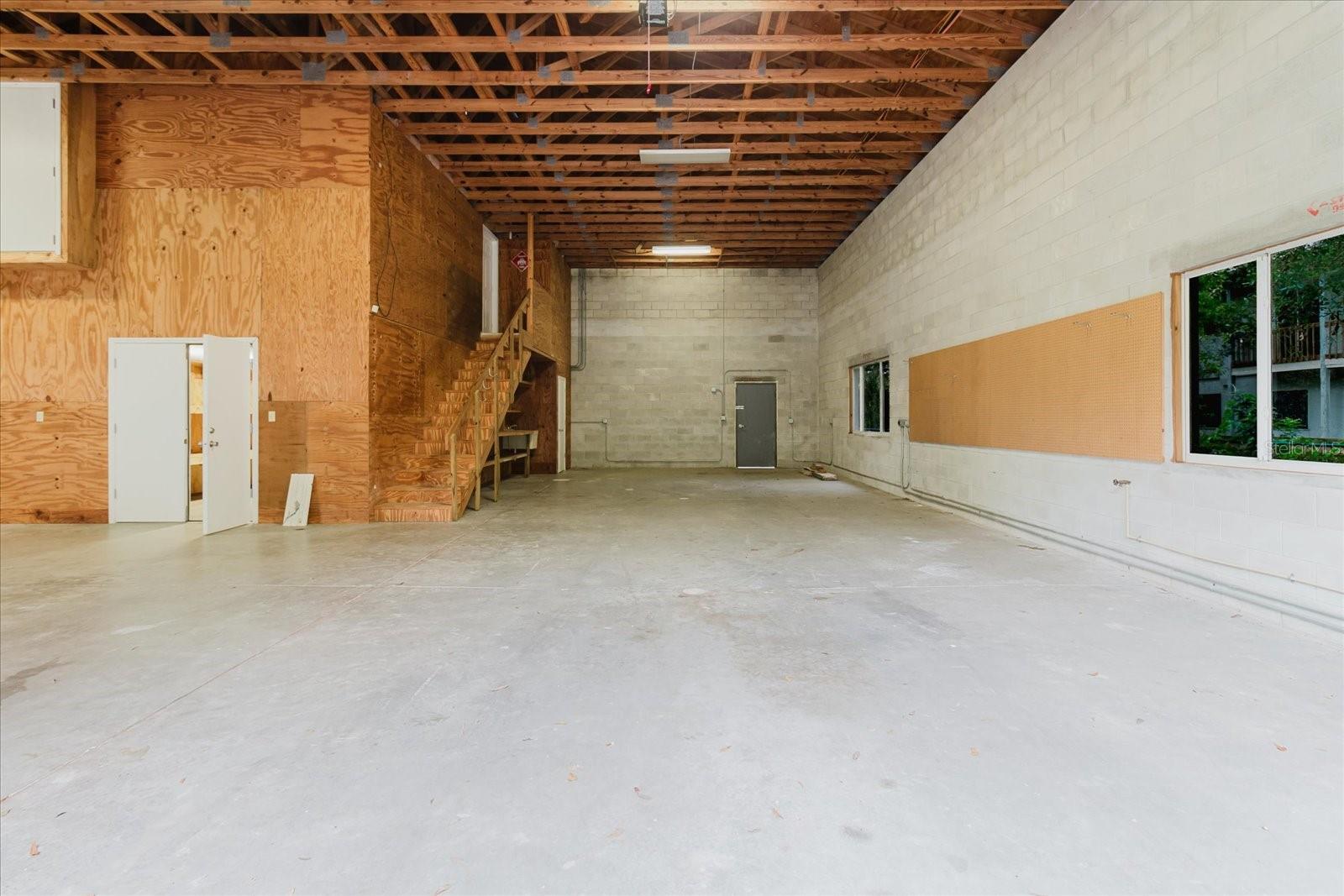 Listing photo id 77 for 5455 Lake Le Clare Road