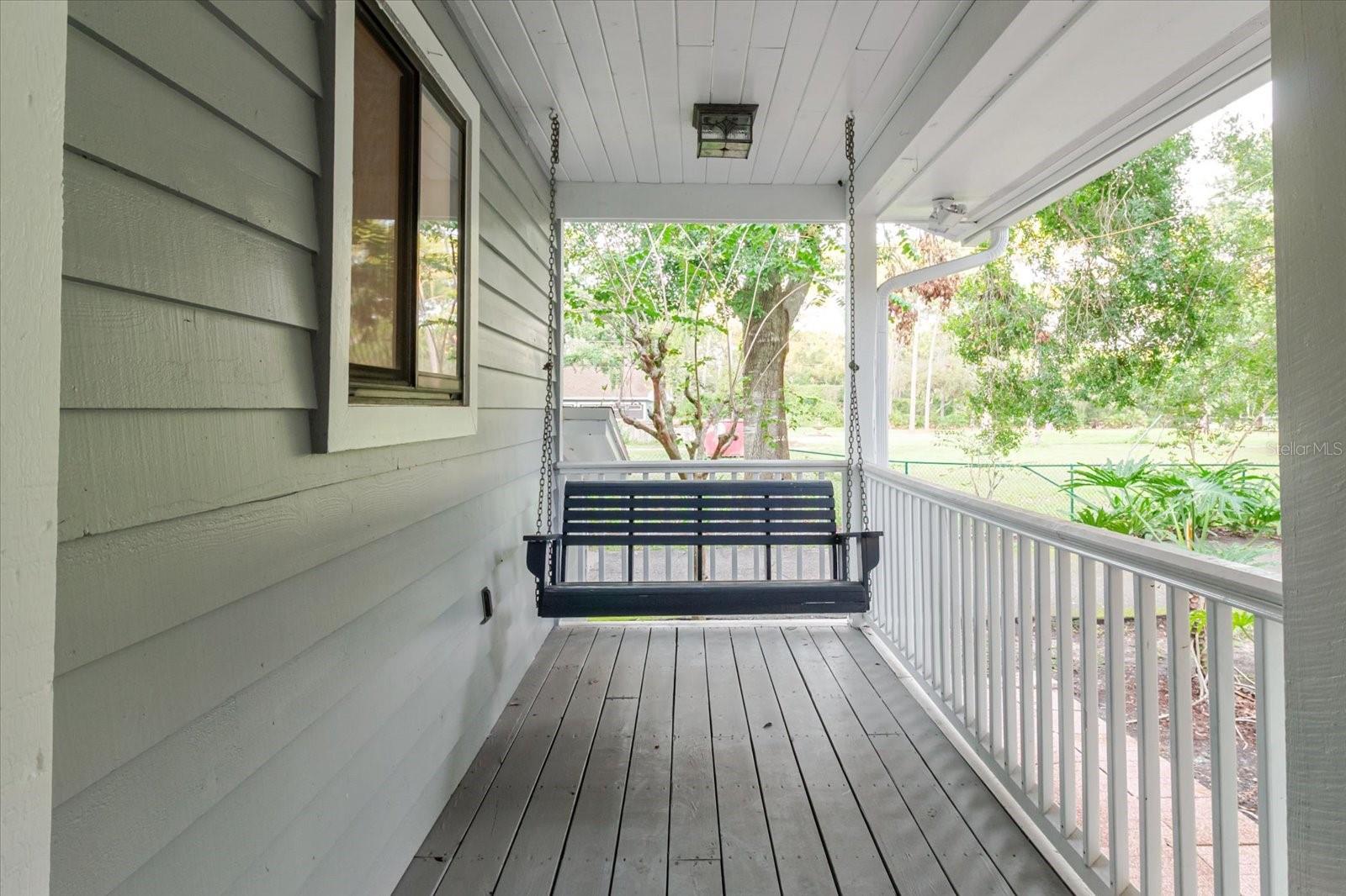 Listing photo id 6 for 5455 Lake Le Clare Road