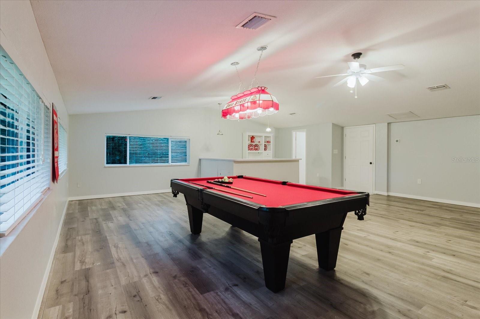 Listing photo id 80 for 5455 Lake Le Clare Road