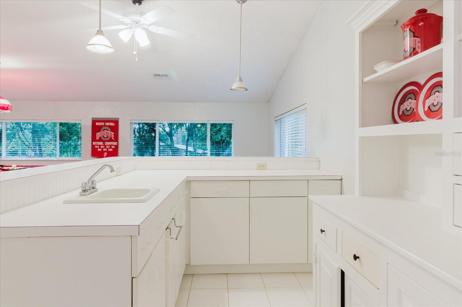 Listing photo id 81 for 5455 Lake Le Clare Road