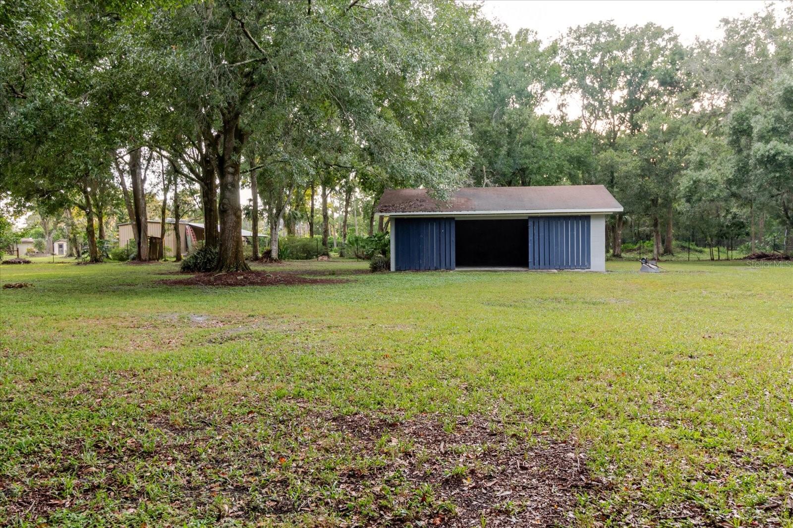 Listing photo id 85 for 5455 Lake Le Clare Road