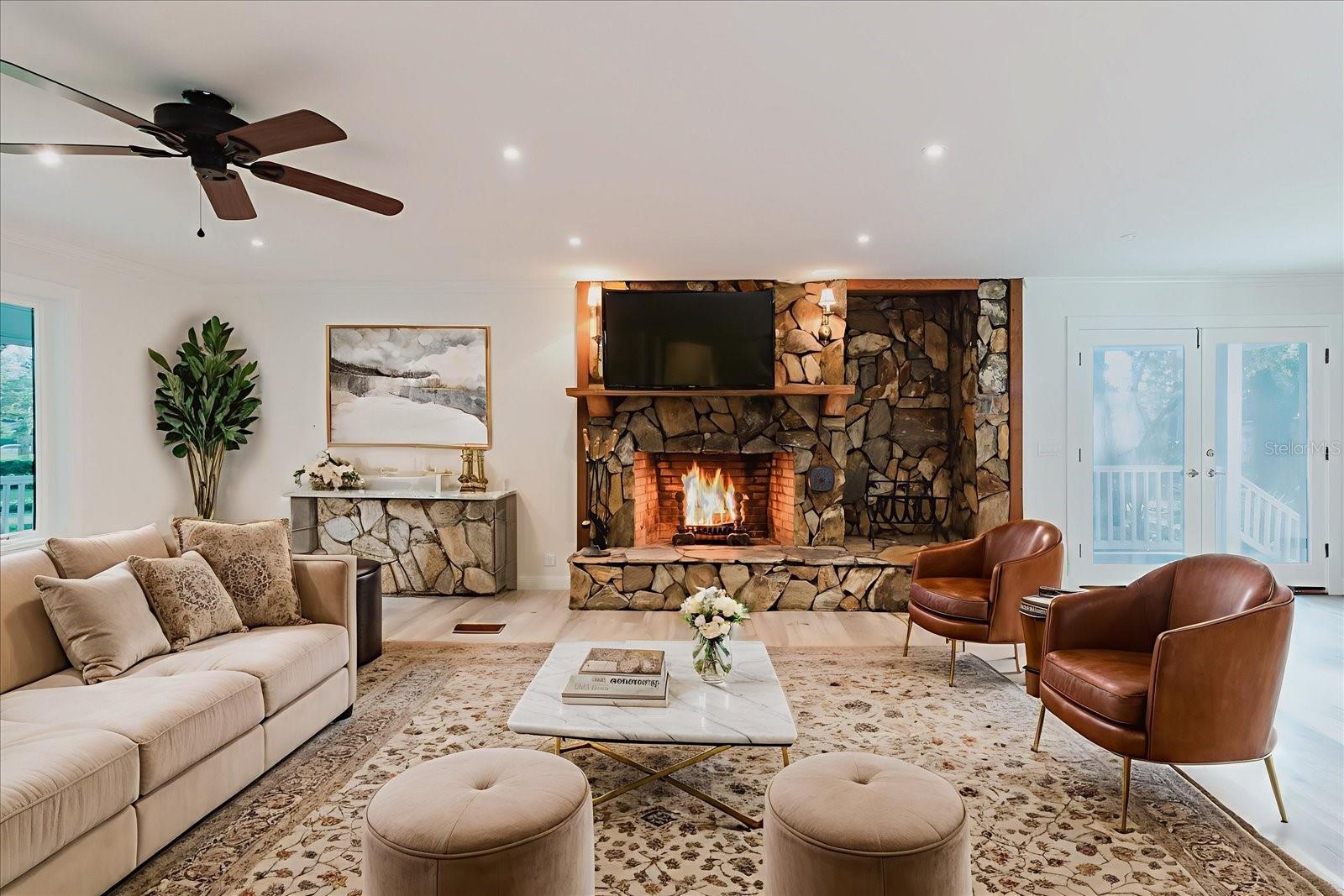 Listing photo id 7 for 5455 Lake Le Clare Road