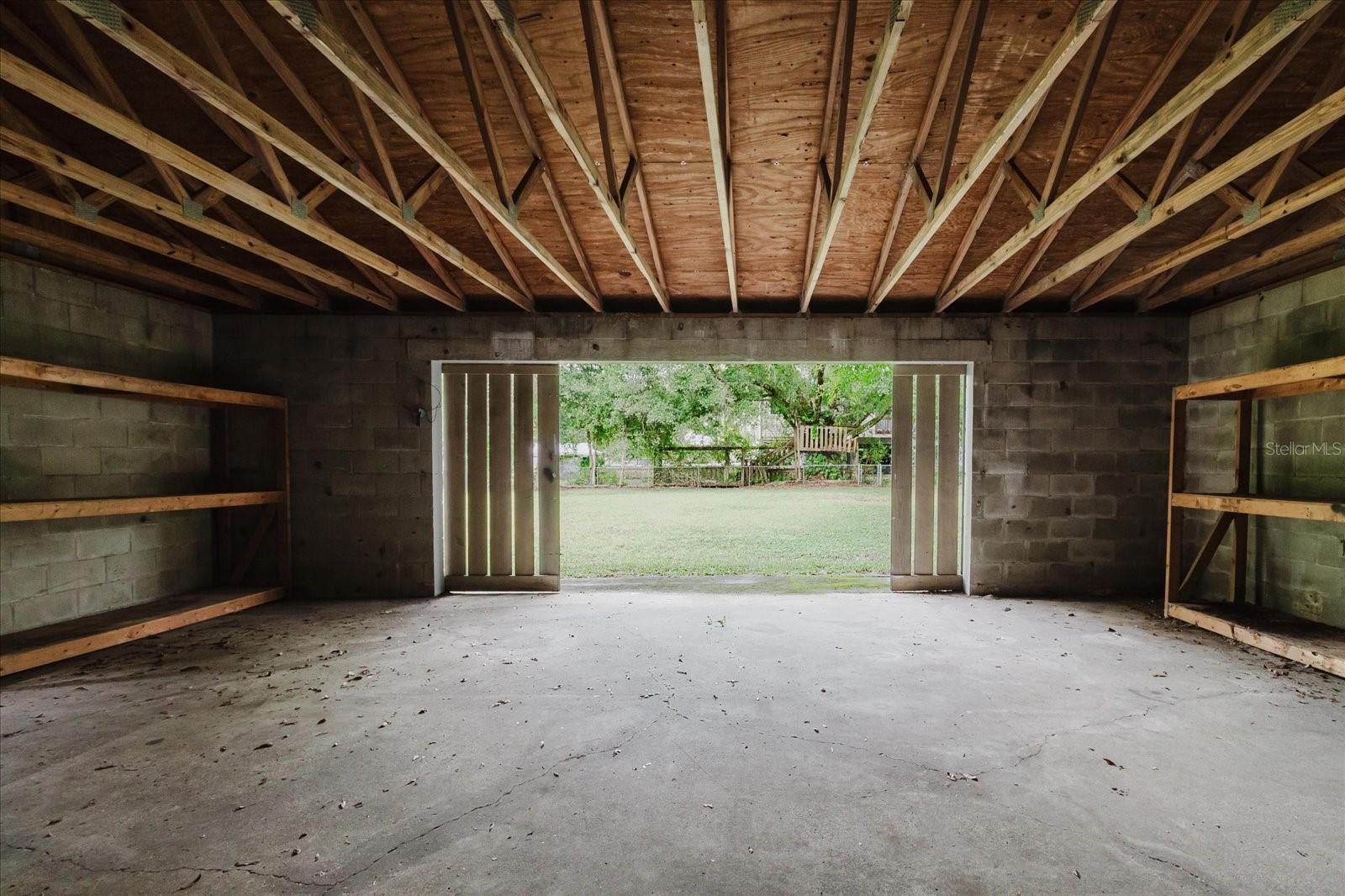Listing photo id 88 for 5455 Lake Le Clare Road