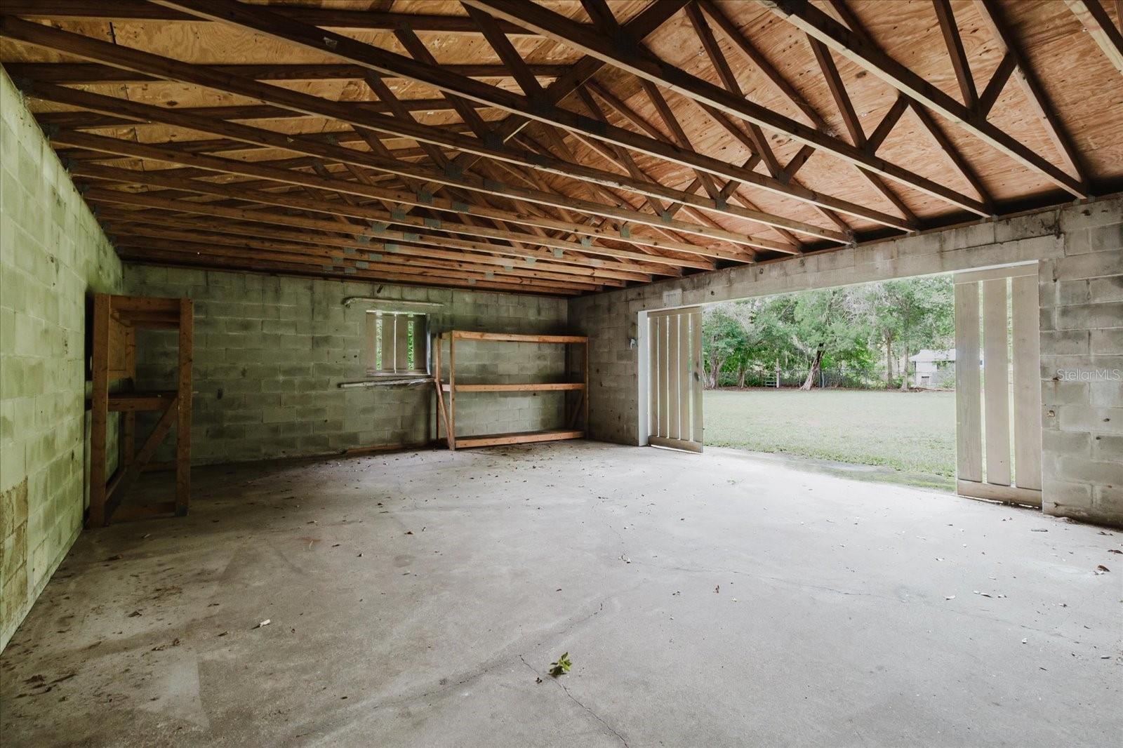 Listing photo id 89 for 5455 Lake Le Clare Road