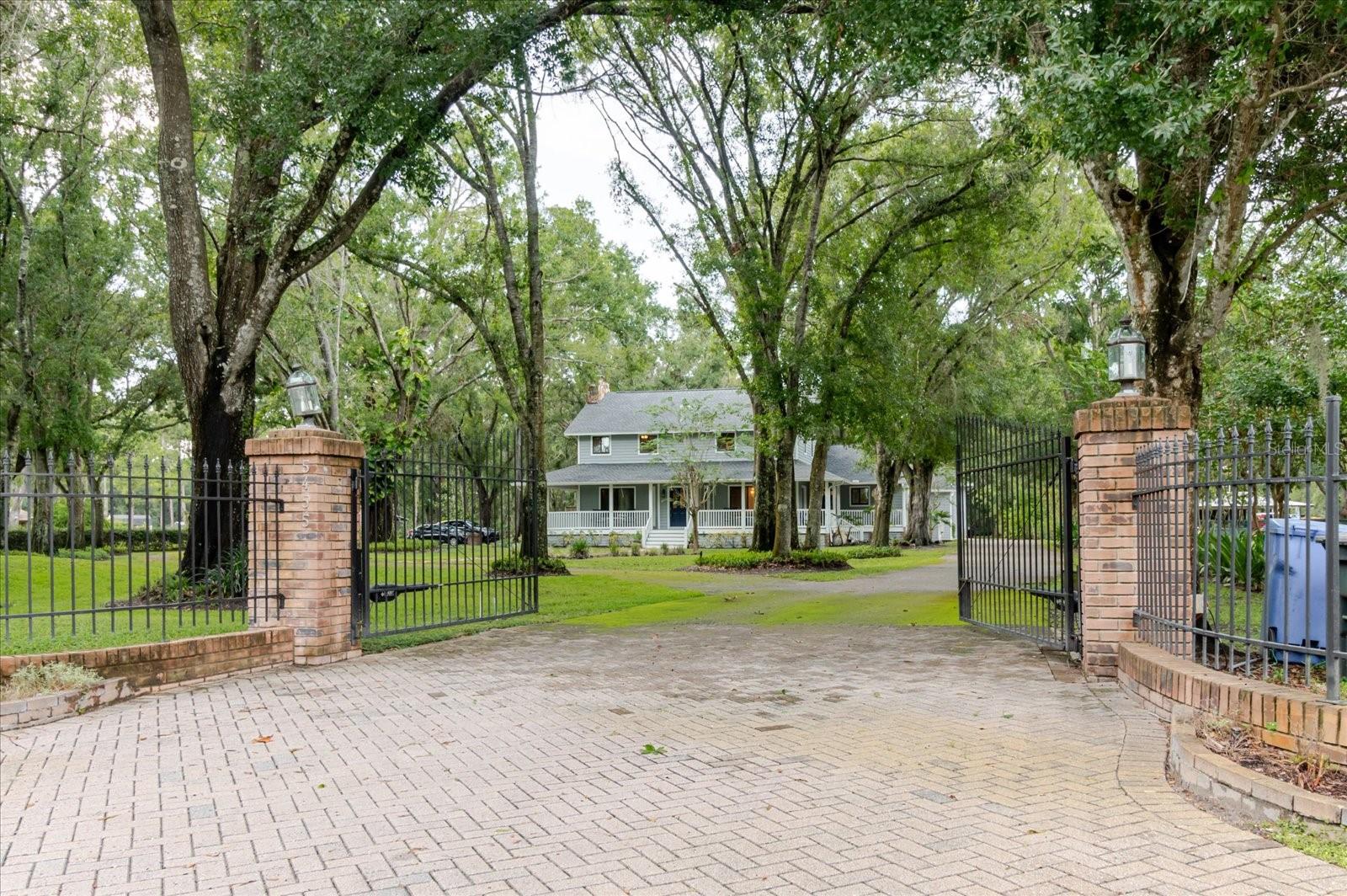 Listing photo id 91 for 5455 Lake Le Clare Road