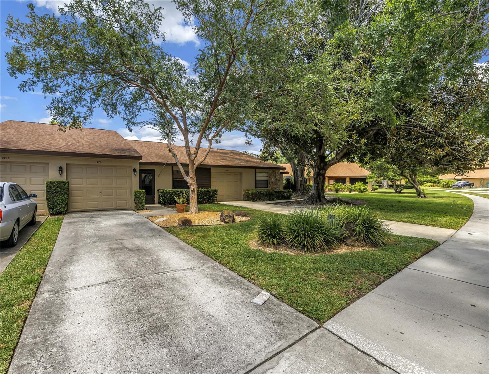 Details for 9701 Lake Seminole Drive E, LARGO, FL 33773