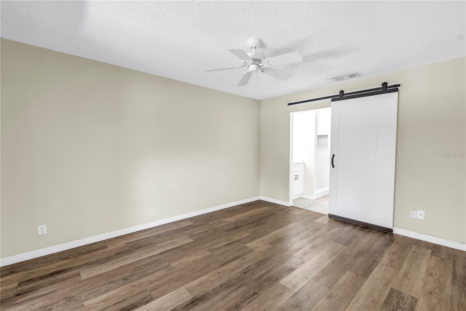 Image 13 of 31 For 9701 Lake Seminole Drive E