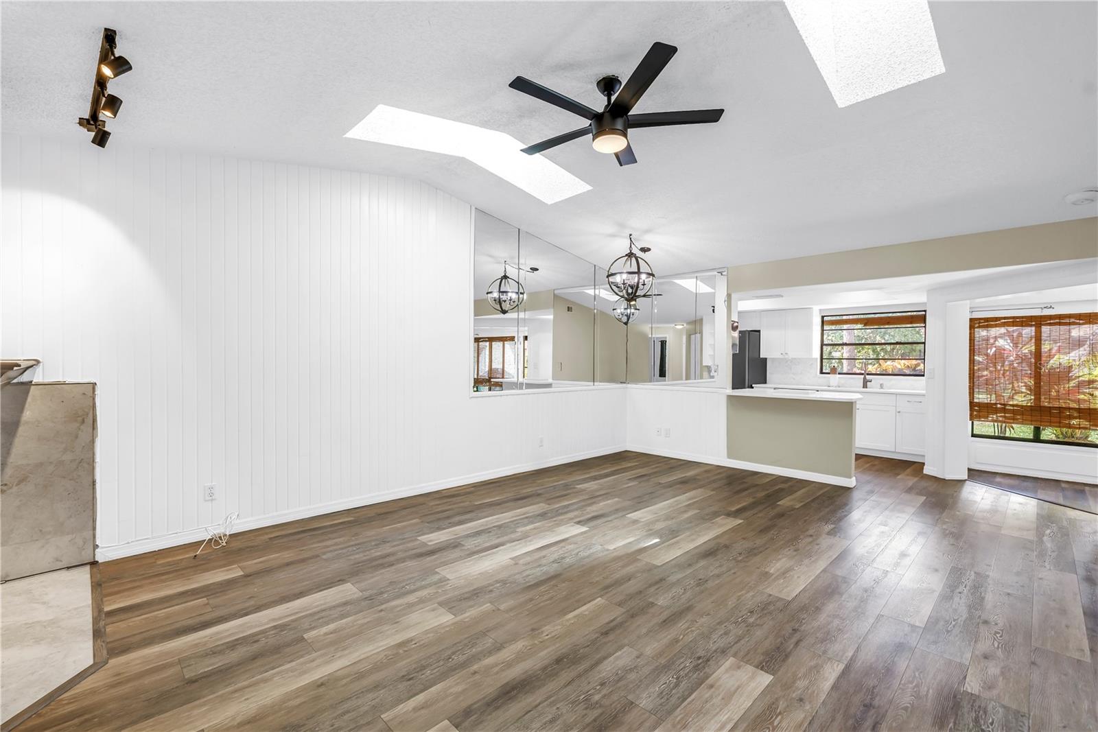 Image 19 of 31 For 9701 Lake Seminole Drive E