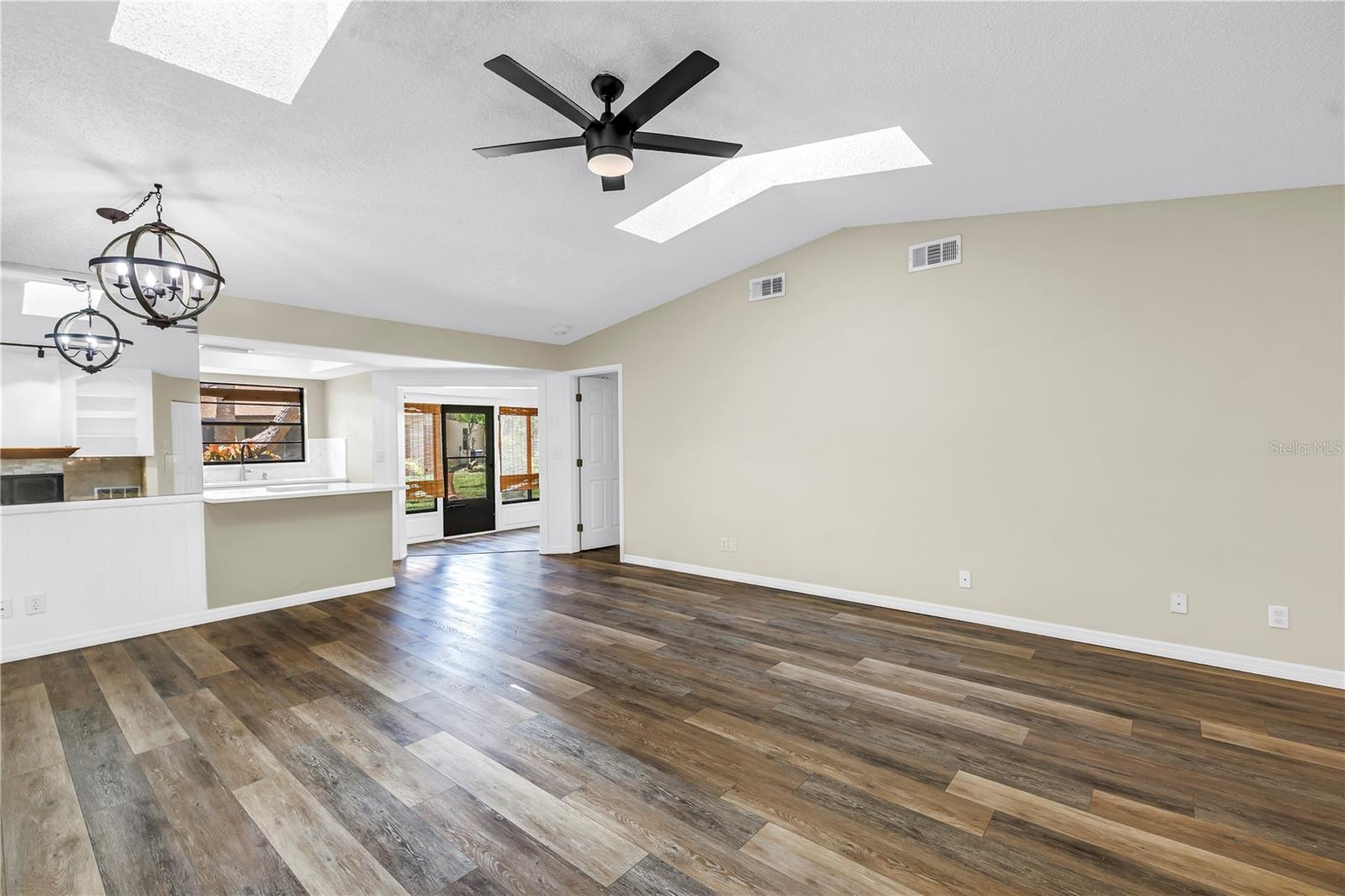 Image 20 of 31 For 9701 Lake Seminole Drive E