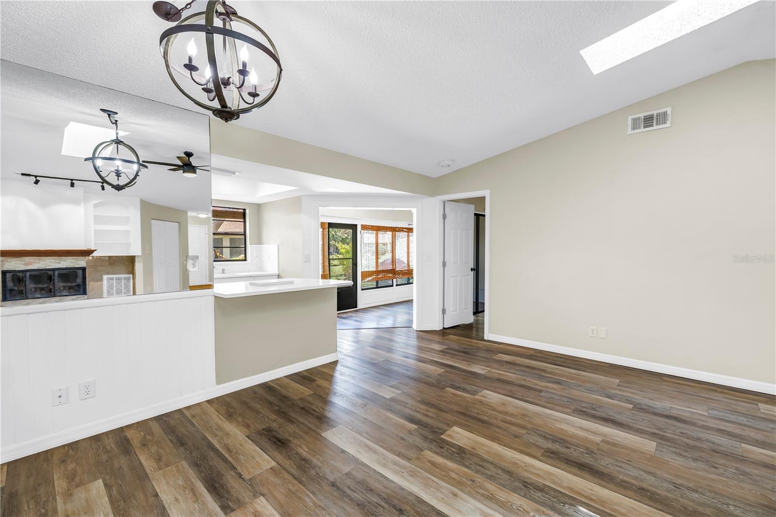 Image 21 of 31 For 9701 Lake Seminole Drive E