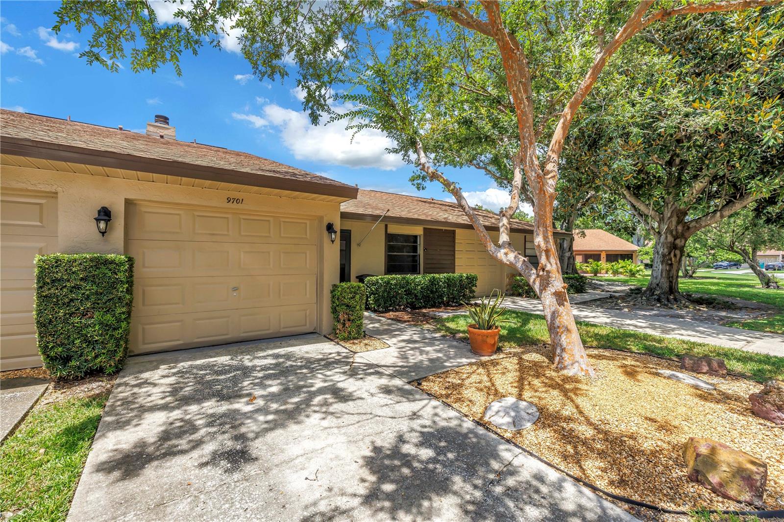 Image 24 of 31 For 9701 Lake Seminole Drive E