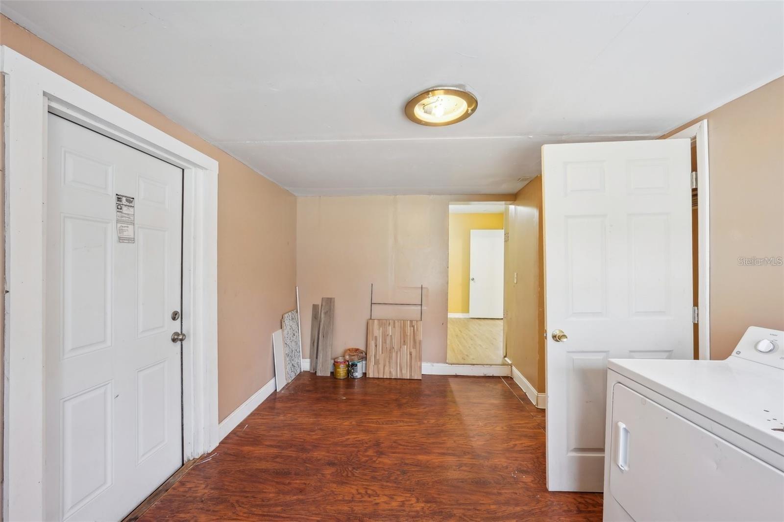 Image 17 of 23 For 7715 Deleuil Avenue