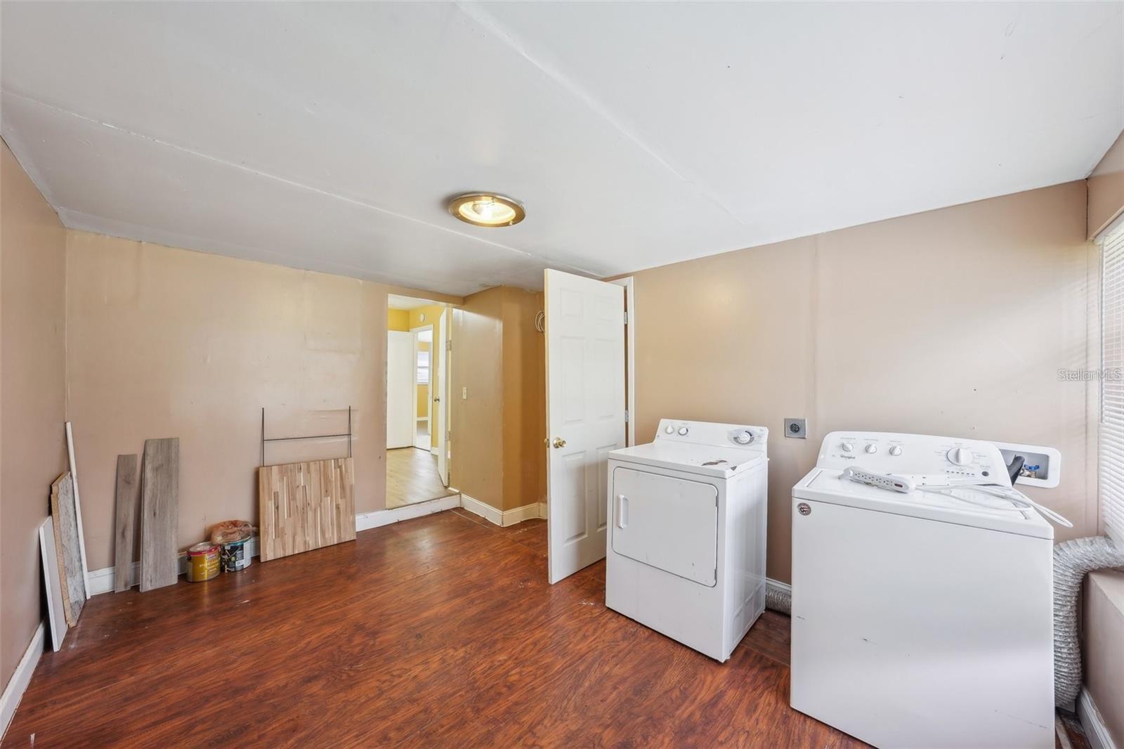 Image 18 of 23 For 7715 Deleuil Avenue