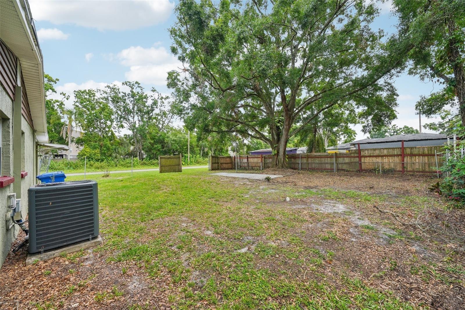 Image 19 of 23 For 7715 Deleuil Avenue