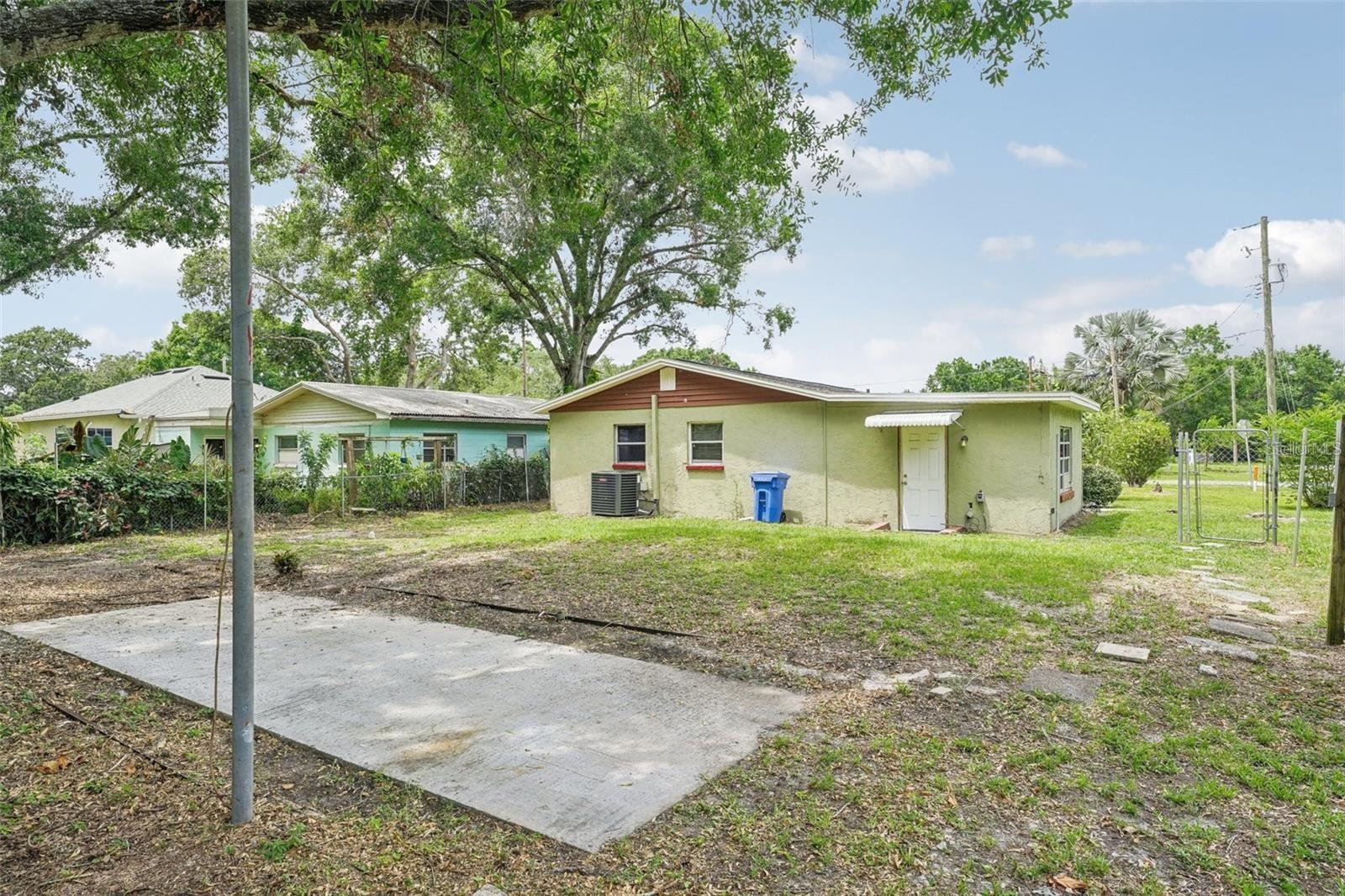 Image 21 of 23 For 7715 Deleuil Avenue