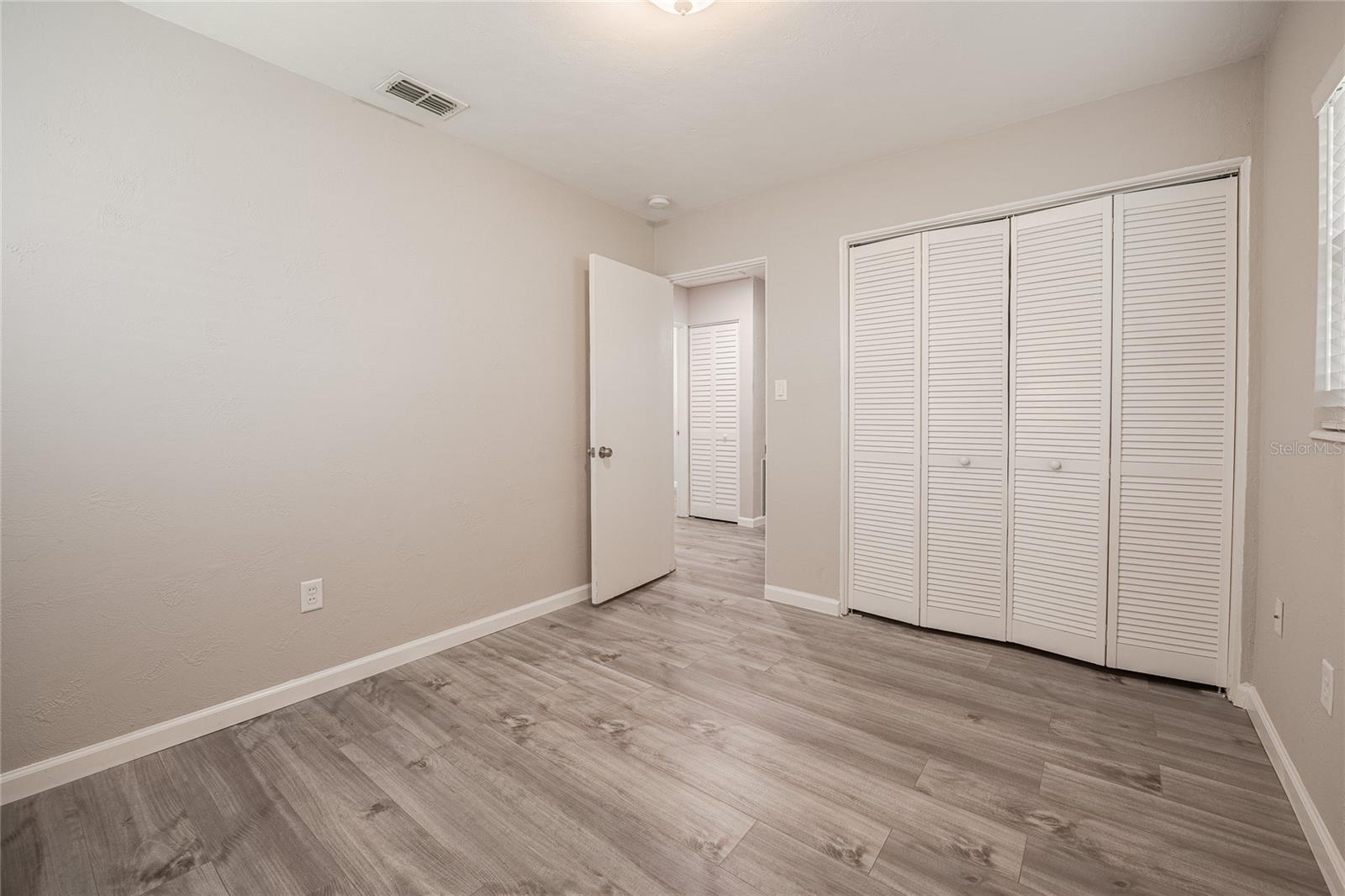 Image 10 of 33 For 511 Garden Drive N