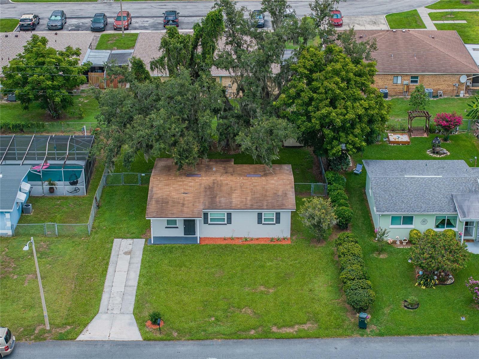 Image 2 of 33 For 511 Garden Drive N