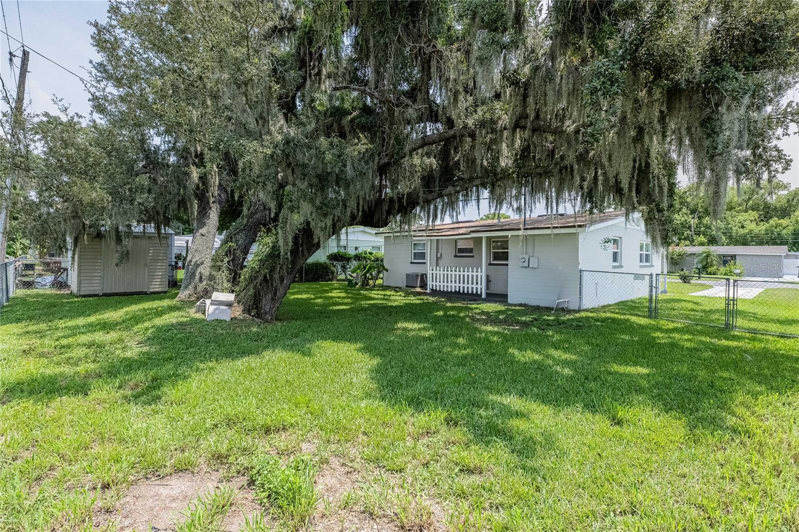 Image 23 of 33 For 511 Garden Drive N