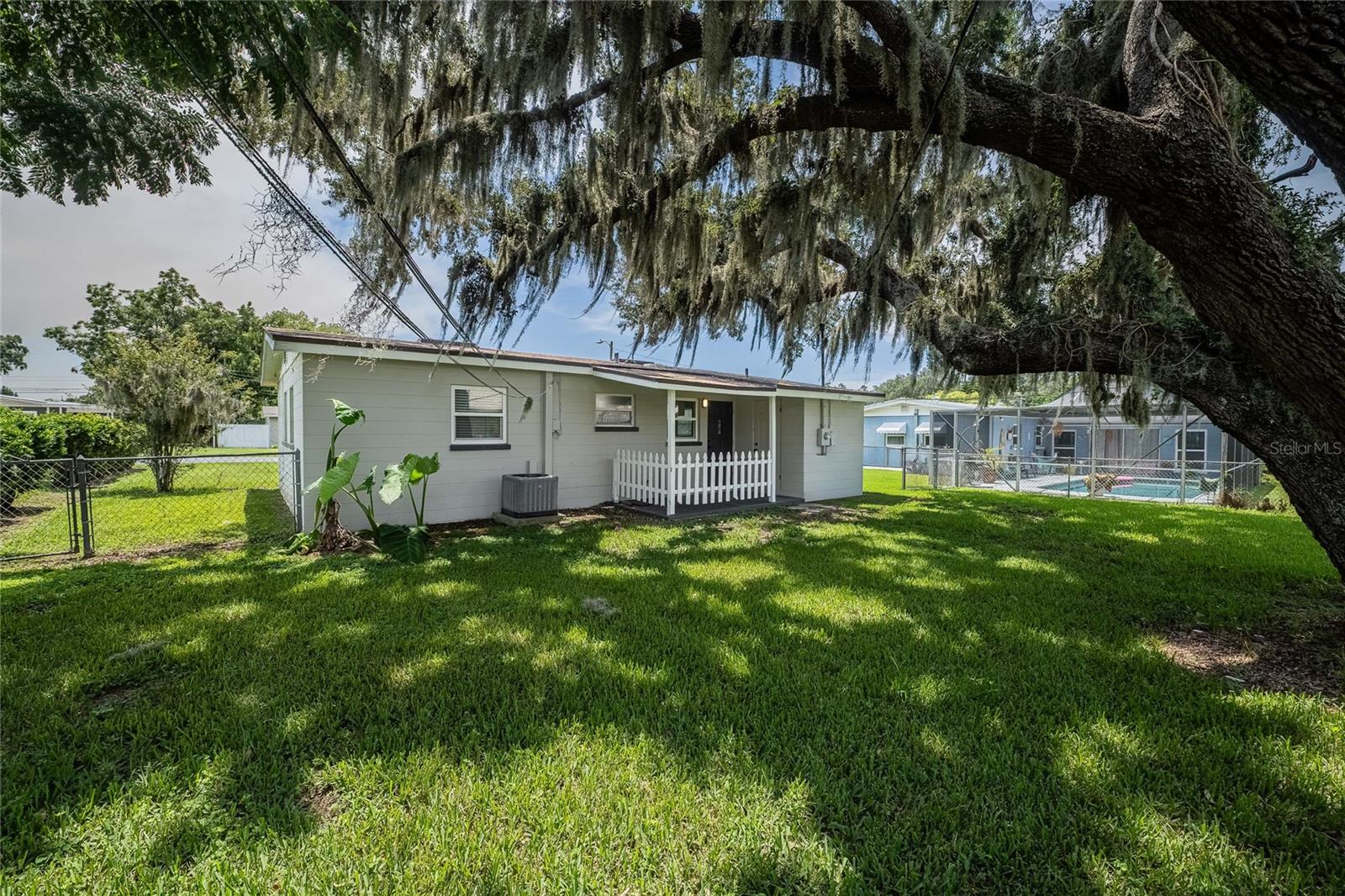 Image 24 of 33 For 511 Garden Drive N