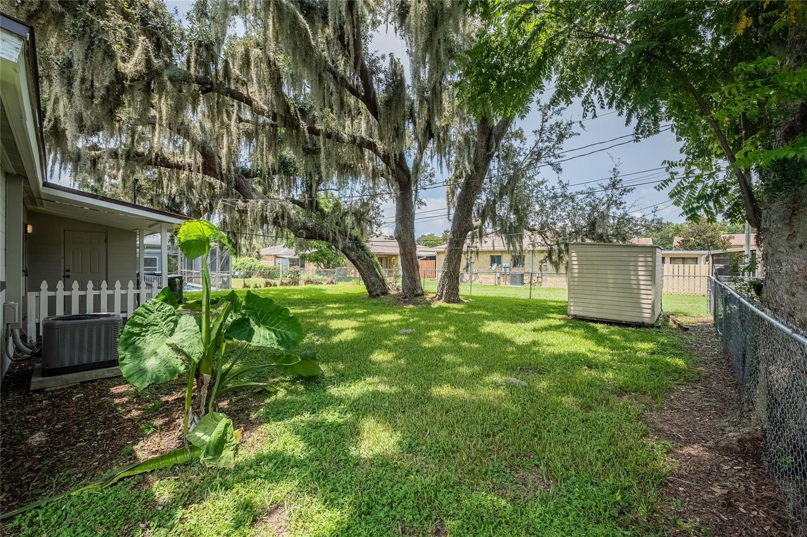 Image 26 of 33 For 511 Garden Drive N