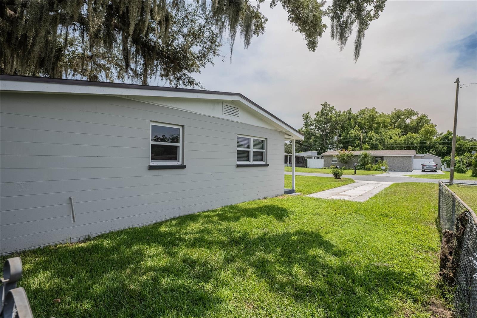 Image 29 of 33 For 511 Garden Drive N